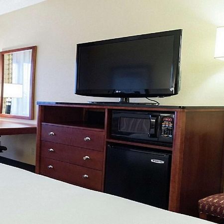 Hotel Doubletree By Hilton Holland Esterno foto