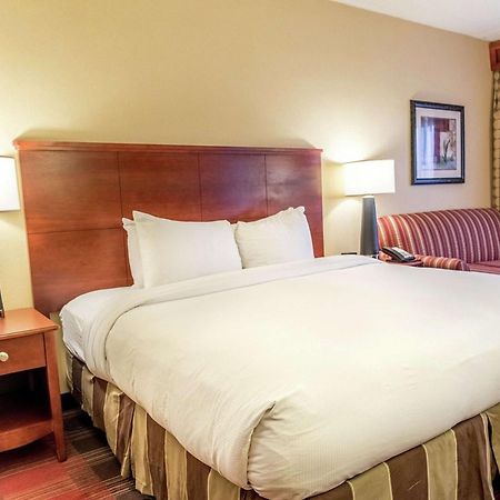 Hotel Doubletree By Hilton Holland Esterno foto