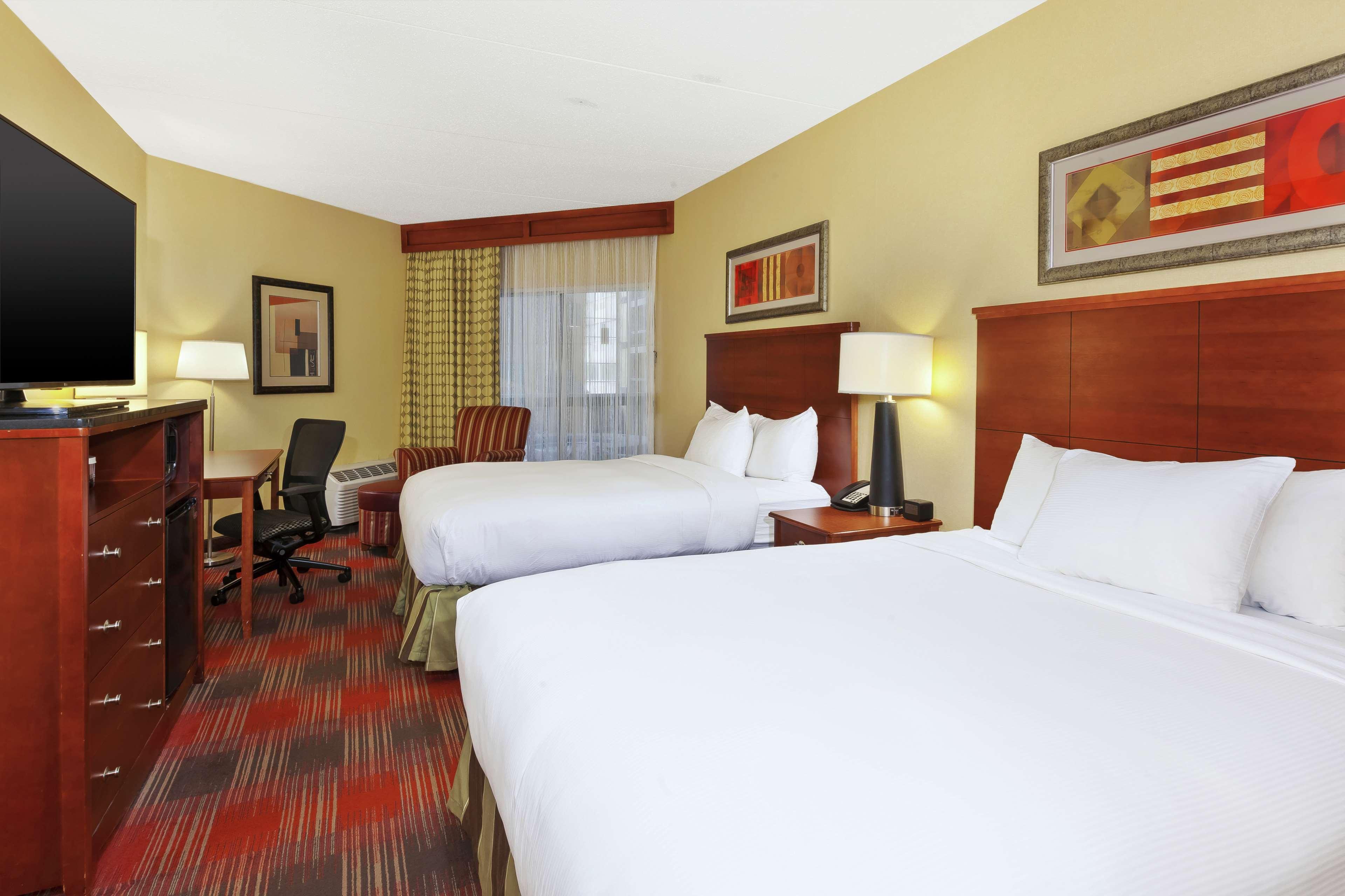 Hotel Doubletree By Hilton Holland Esterno foto
