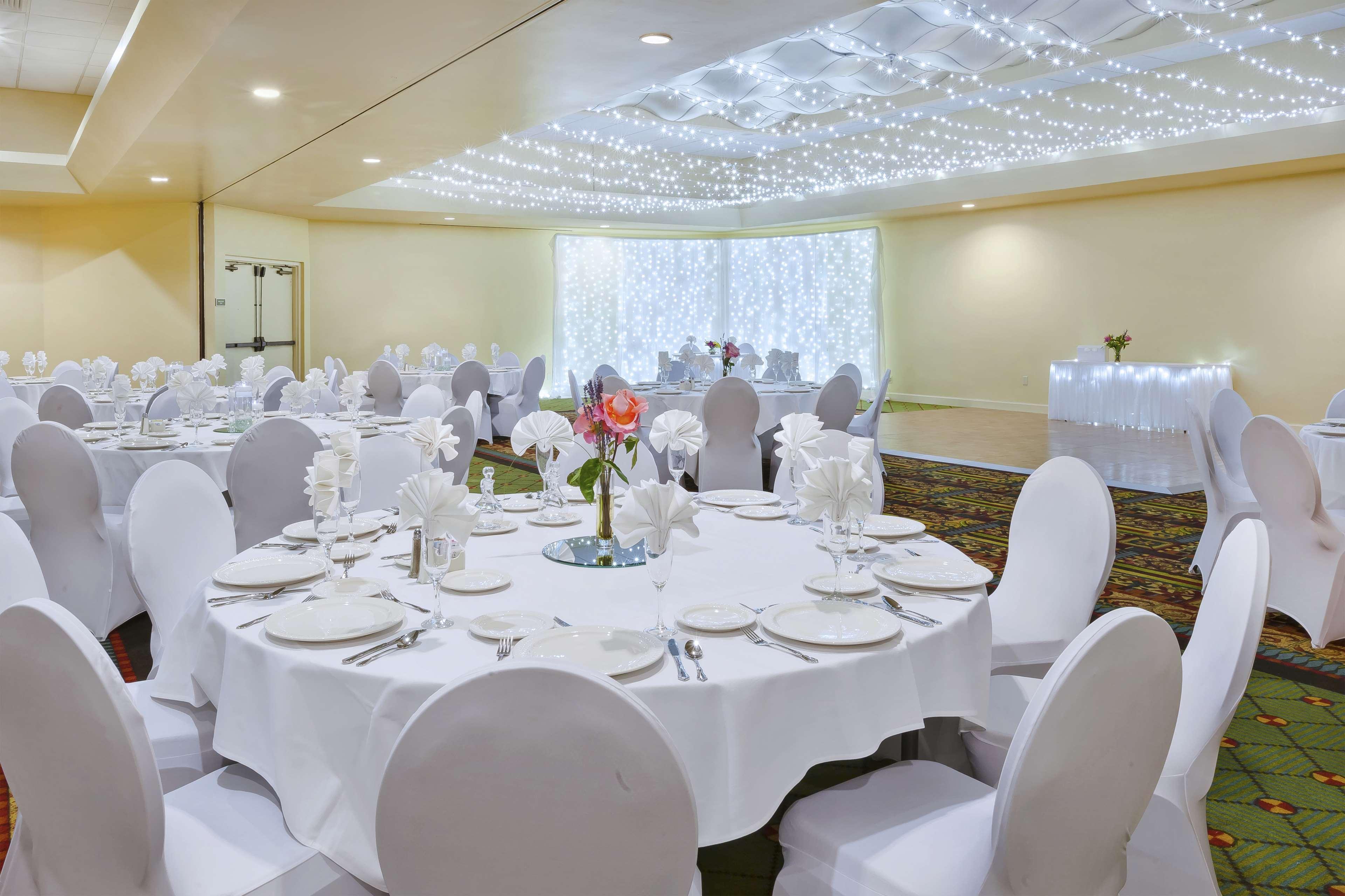 Hotel Doubletree By Hilton Holland Esterno foto