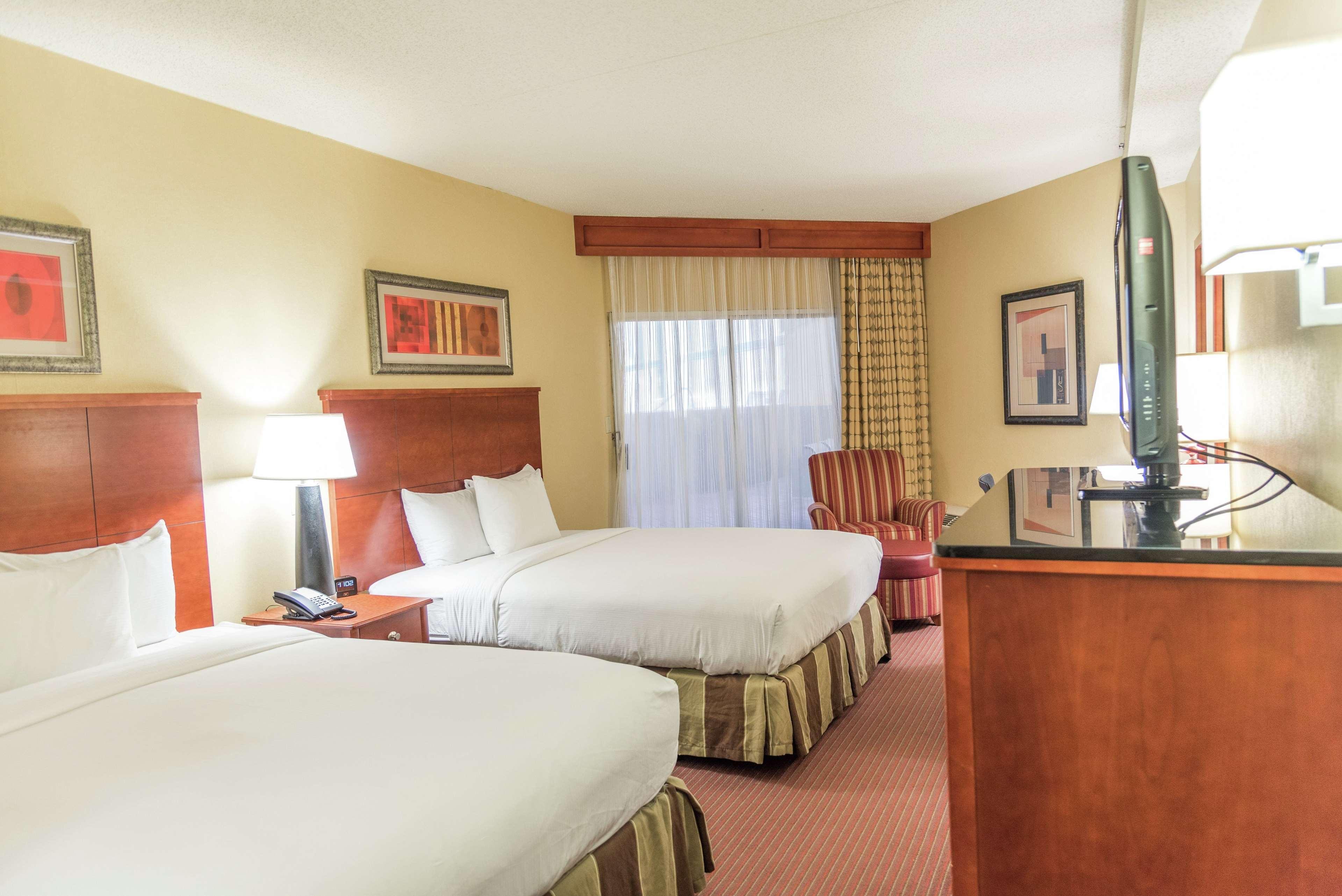 Hotel Doubletree By Hilton Holland Esterno foto