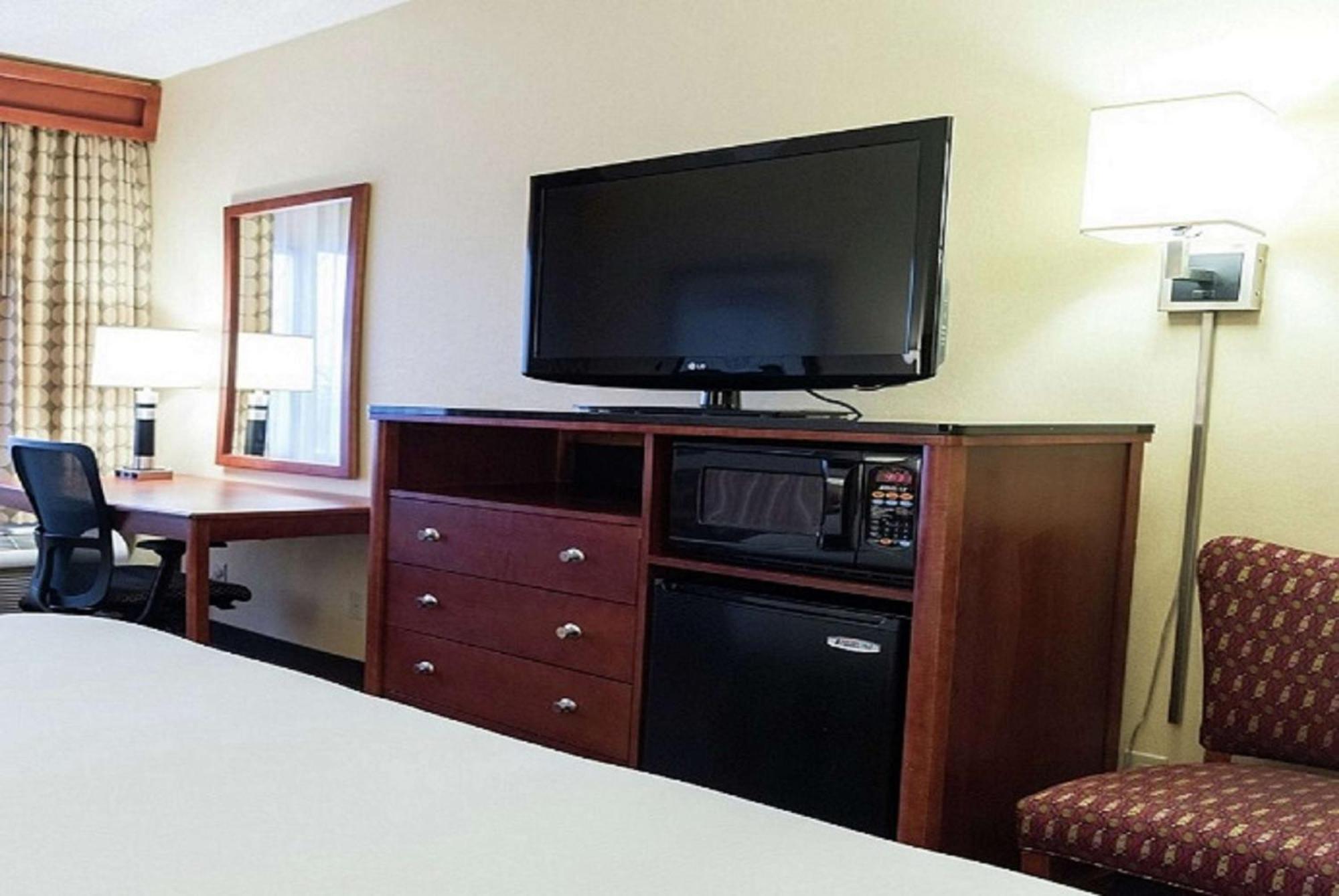 Hotel Doubletree By Hilton Holland Esterno foto
