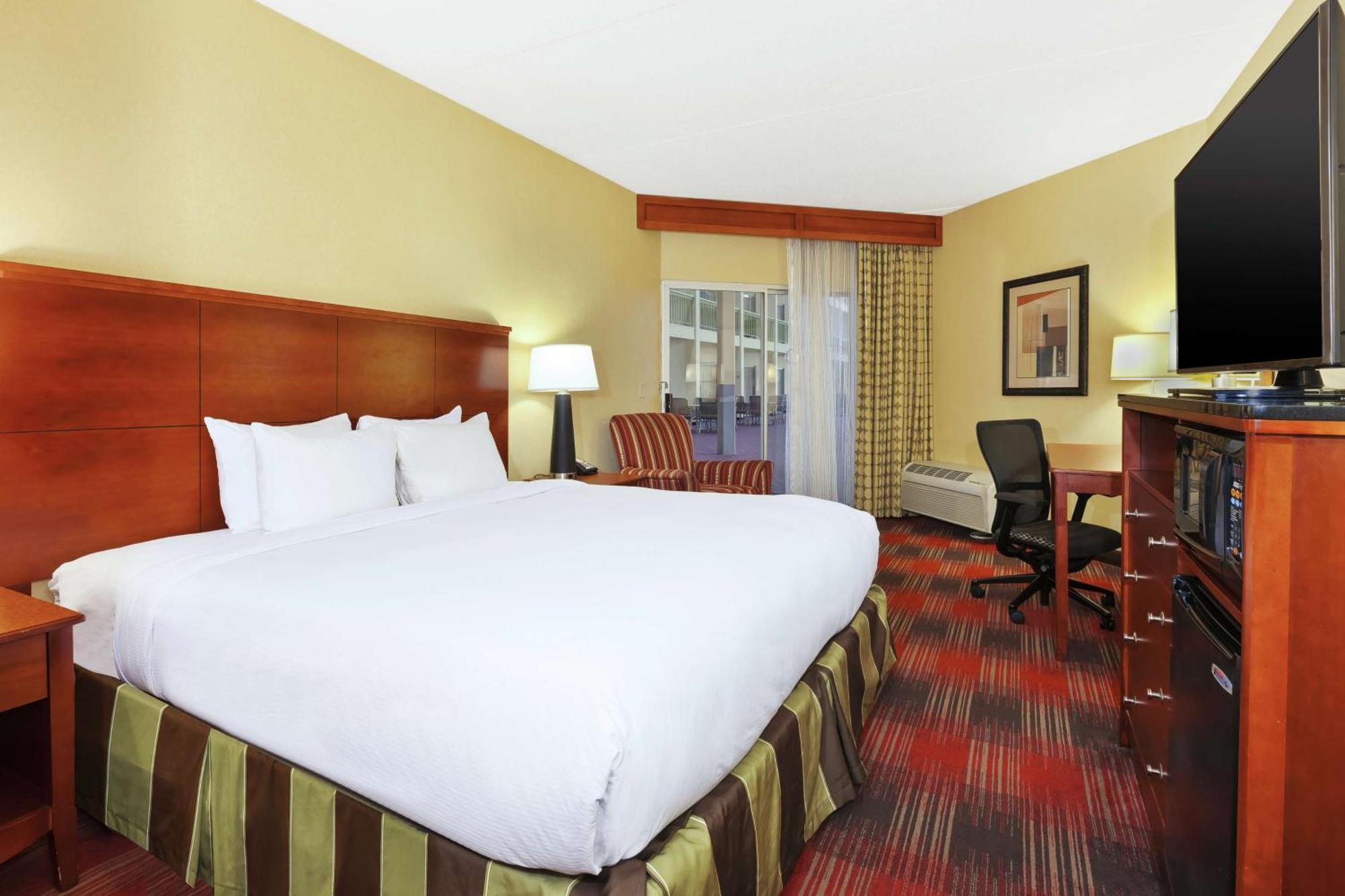 Hotel Doubletree By Hilton Holland Esterno foto