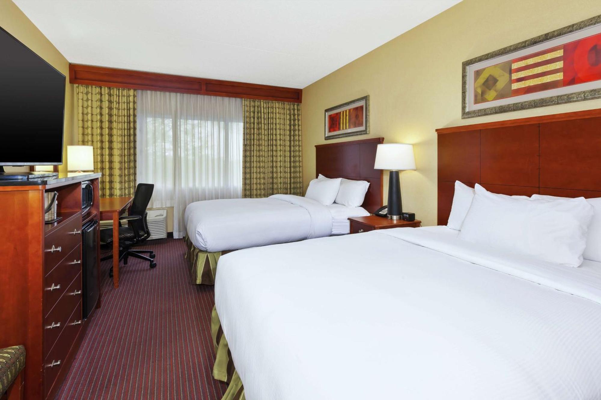 Hotel Doubletree By Hilton Holland Esterno foto
