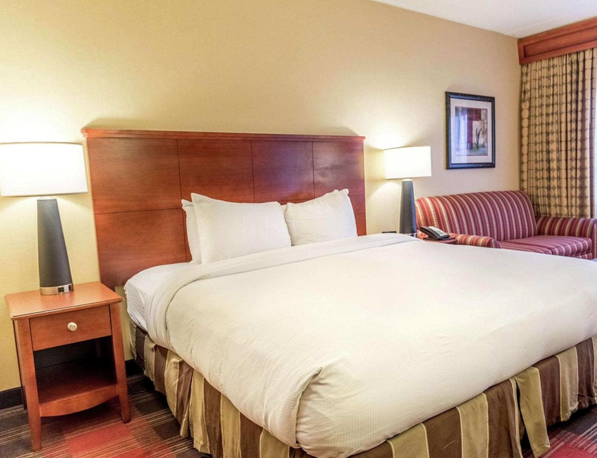 Hotel Doubletree By Hilton Holland Esterno foto