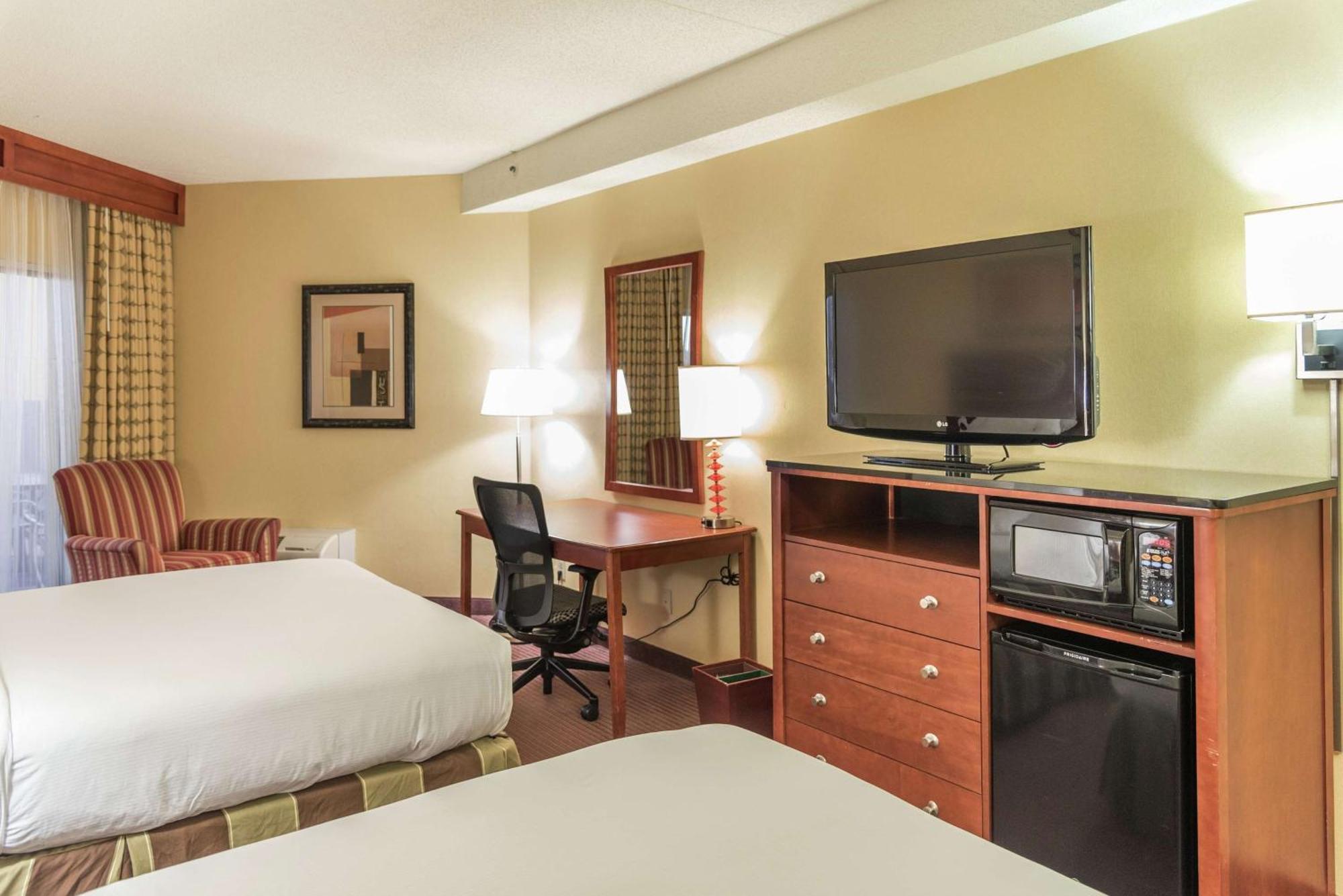 Hotel Doubletree By Hilton Holland Esterno foto