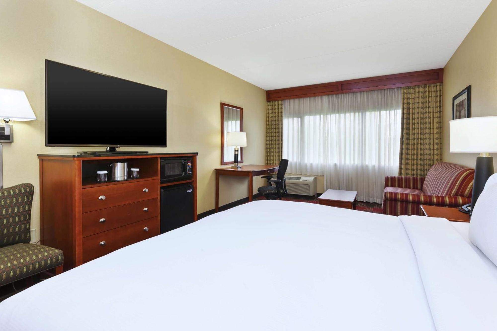 Hotel Doubletree By Hilton Holland Esterno foto