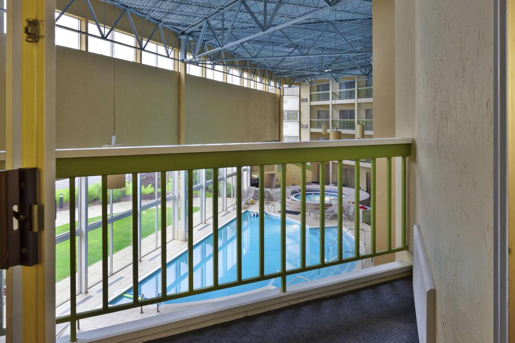 Hotel Doubletree By Hilton Holland Esterno foto