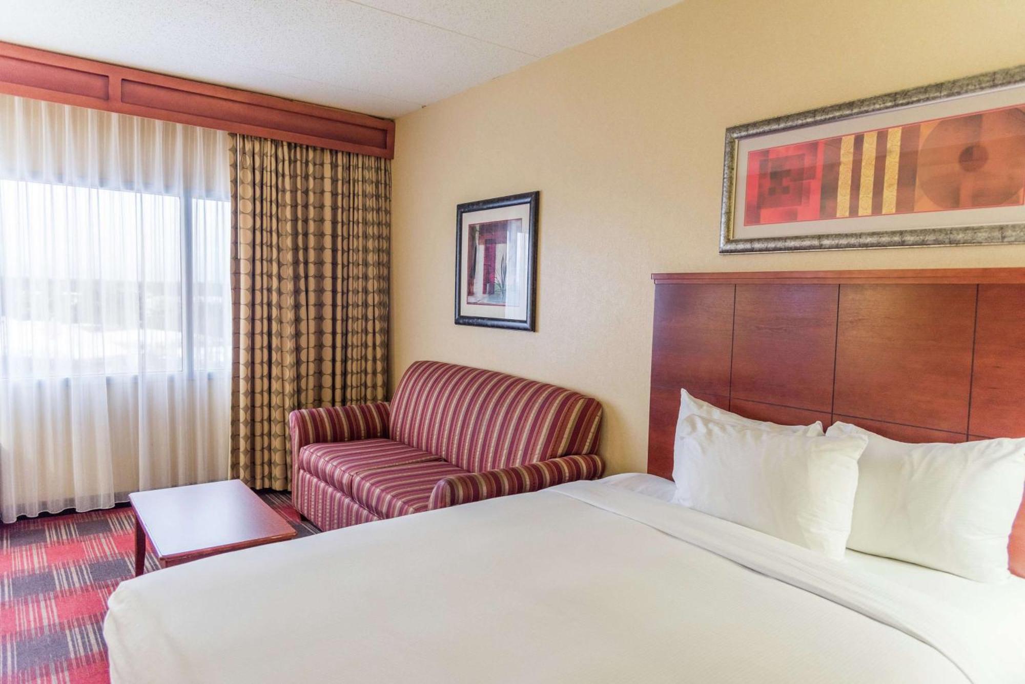 Hotel Doubletree By Hilton Holland Esterno foto
