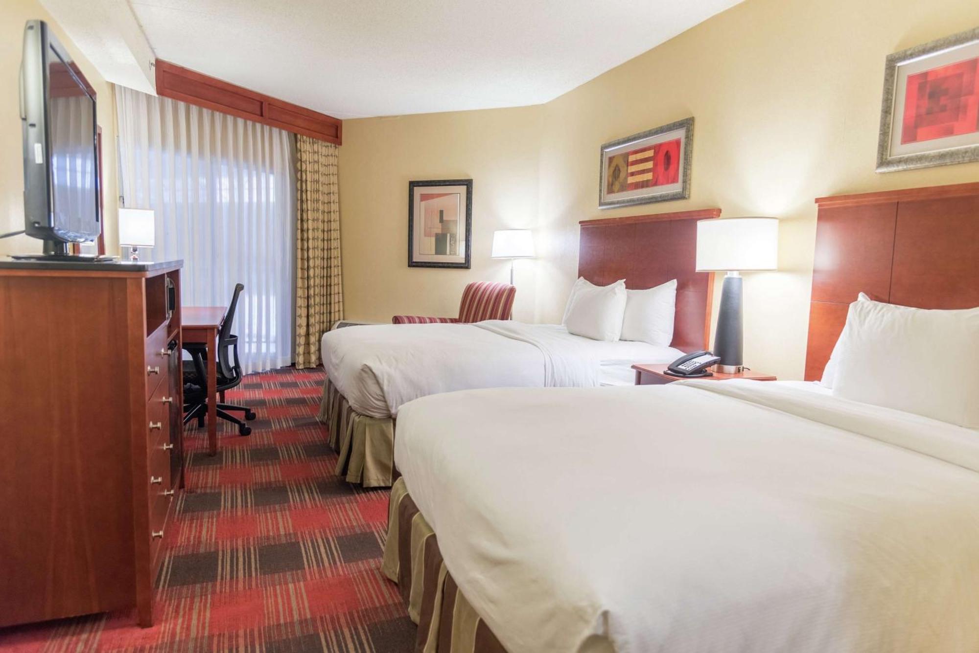 Hotel Doubletree By Hilton Holland Esterno foto