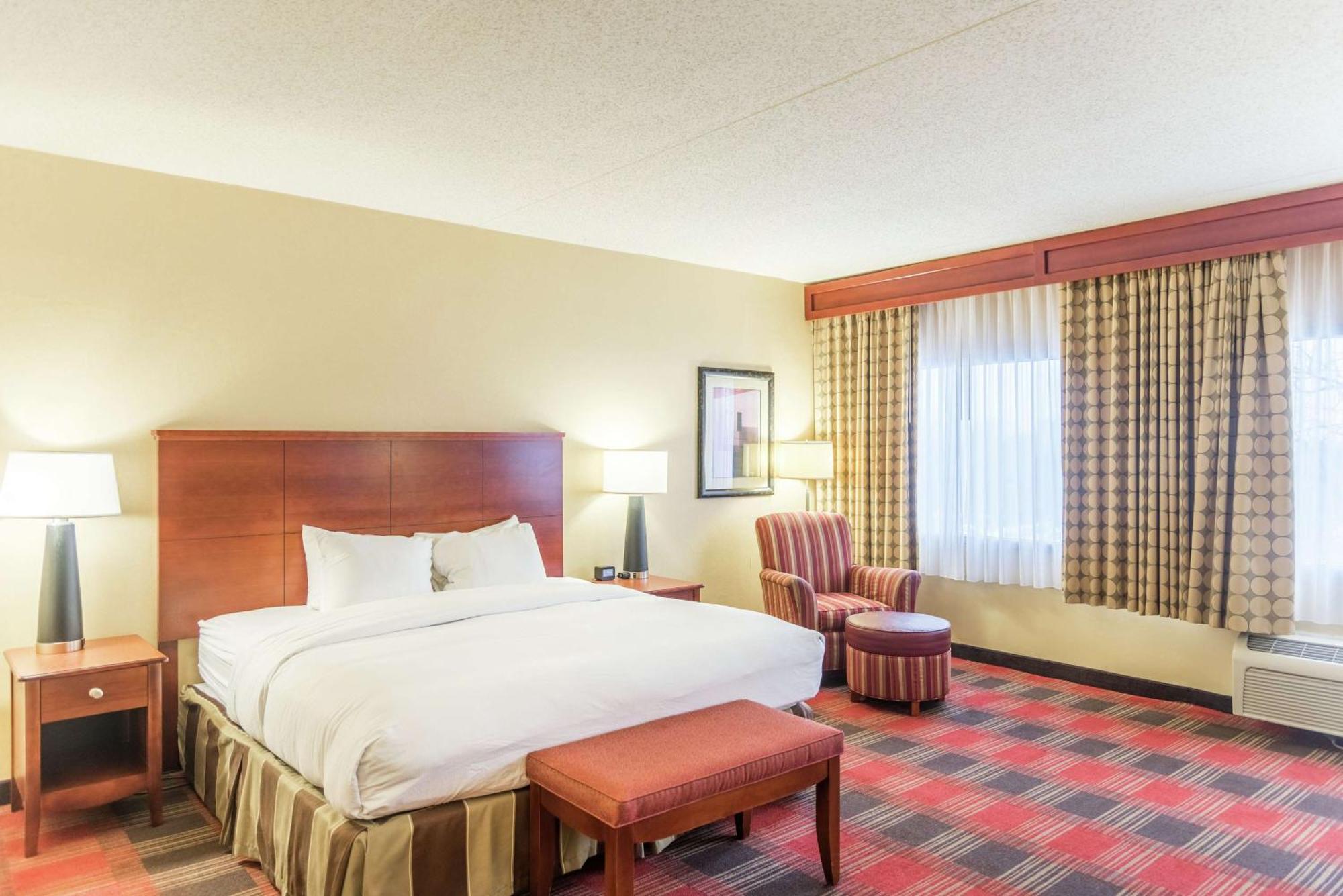 Hotel Doubletree By Hilton Holland Esterno foto