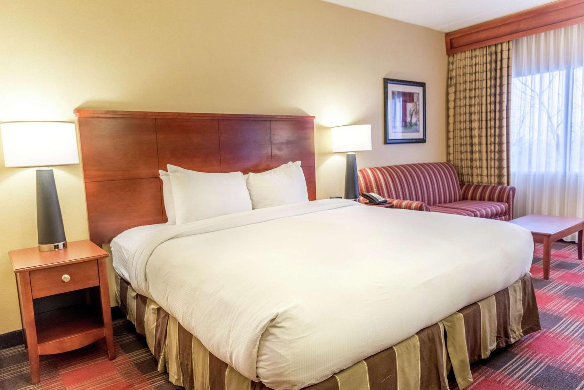 Hotel Doubletree By Hilton Holland Esterno foto