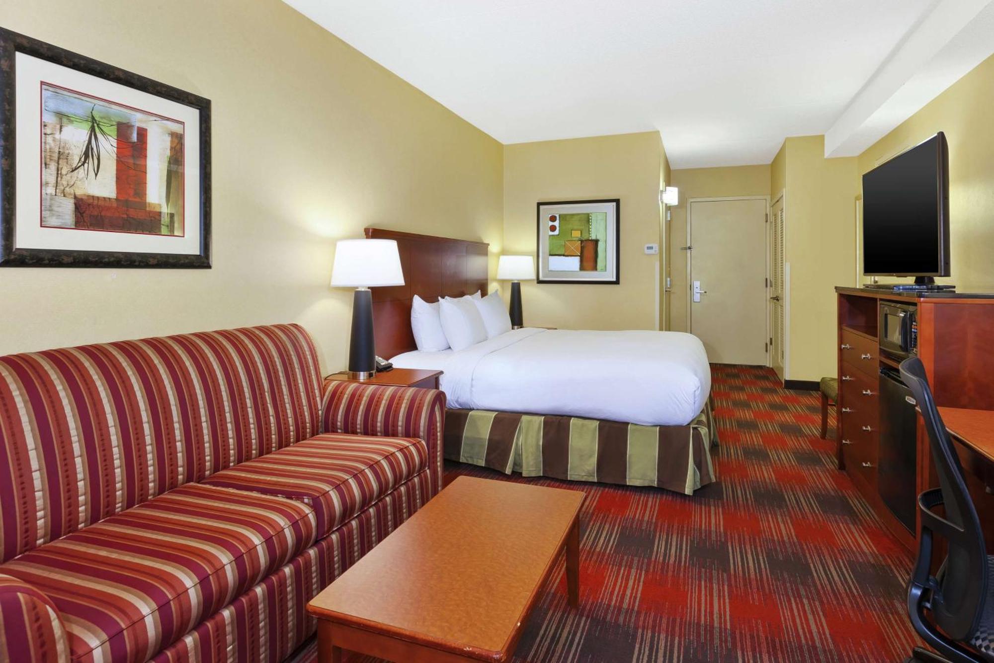 Hotel Doubletree By Hilton Holland Esterno foto
