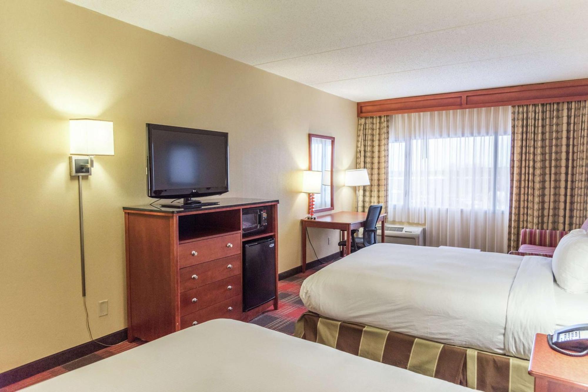 Hotel Doubletree By Hilton Holland Esterno foto