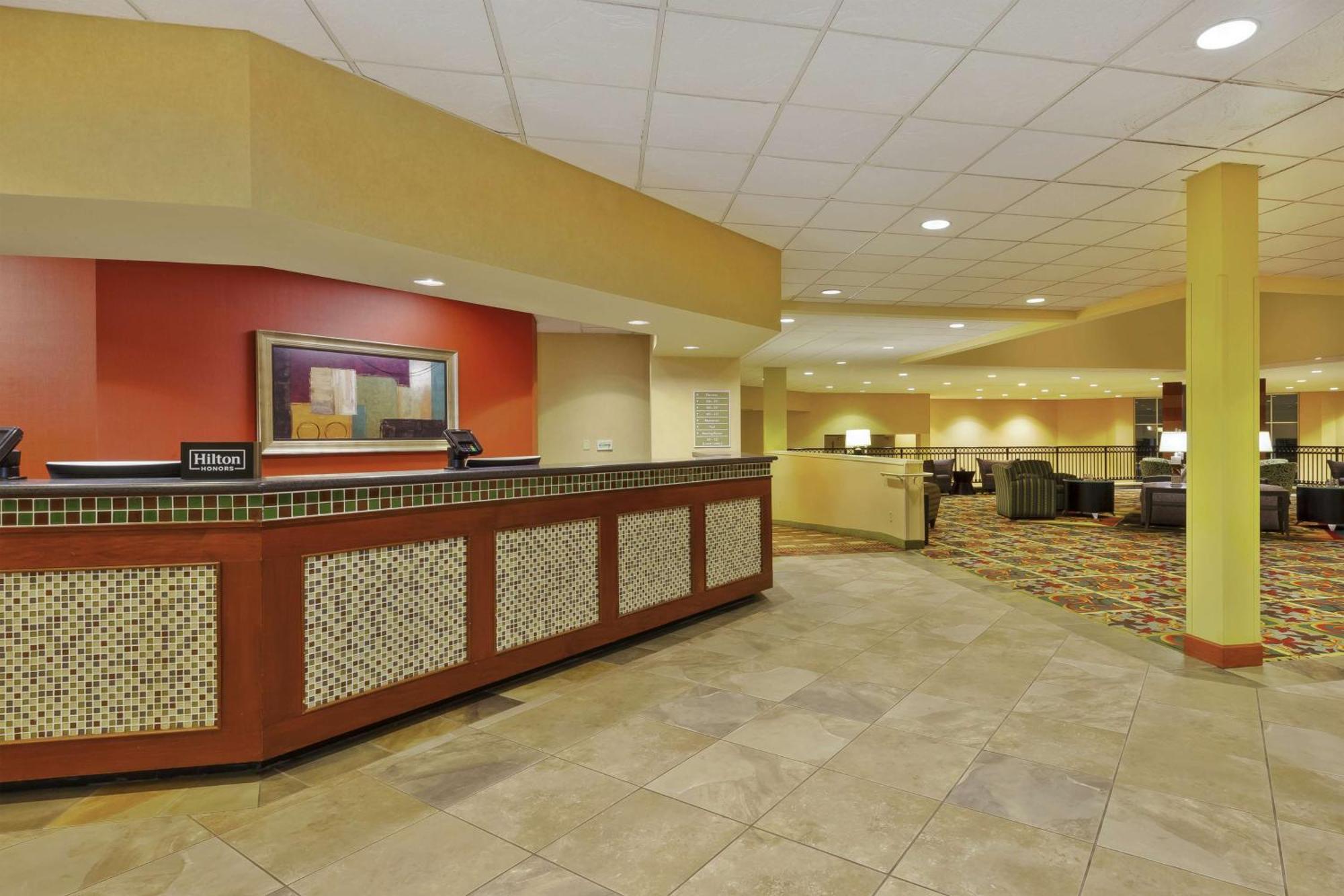 Hotel Doubletree By Hilton Holland Esterno foto