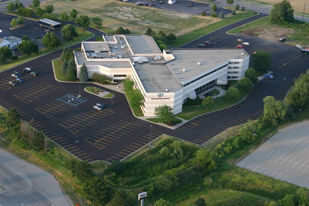 Hotel Doubletree By Hilton Holland Esterno foto